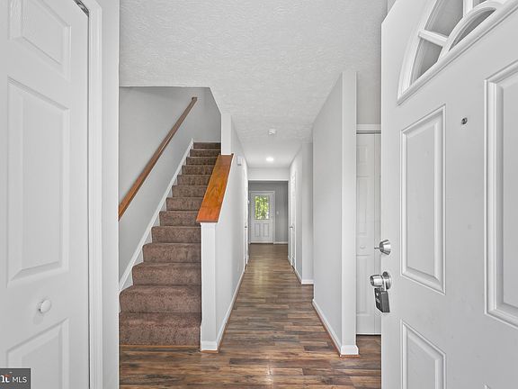 2nd image of 205 Stafford Mews Ln