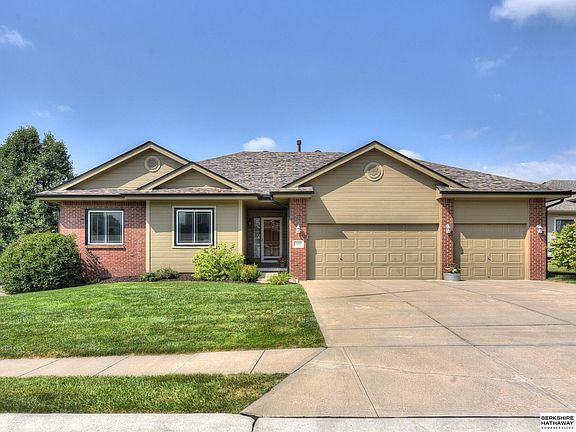 3rd image of 1906 N 173rd Cir