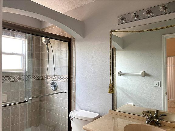 5th image of 880 Pecan Ct