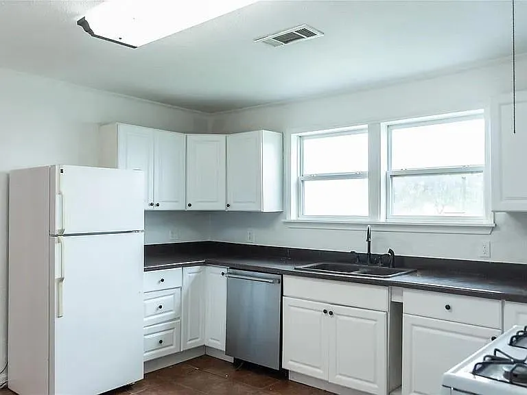 2 bed, 2.0 bath, 1300 sqft, $1,695 — Photo 4