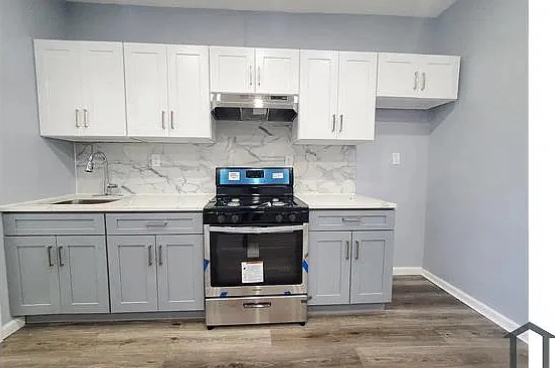 3 bed, 1000 sqft, $2,350 — Photo 1