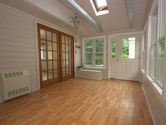 5th image of 27 Roundstone Dr