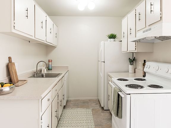 2nd image of 2960 International Dr #8-0832C