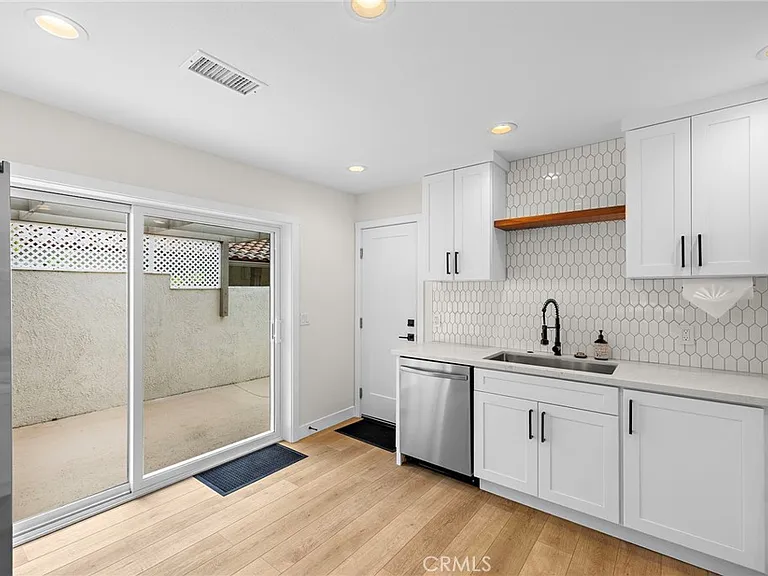 22951 Via Miramar — Photo 11