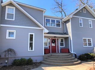 512 N Warson Rd, Saint Louis, MO 63141