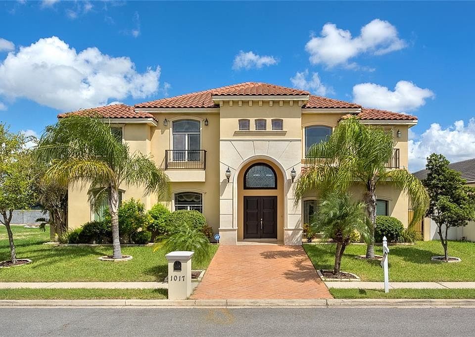 1st image of 1017 E Balboa Ave