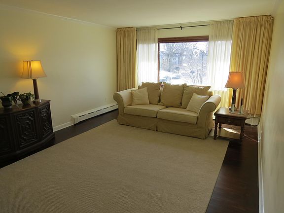Large Seperate Living Room 16x13