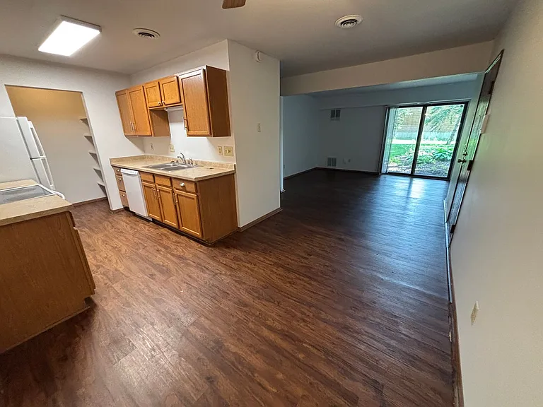 31-35 Hart Dr — Photo 4