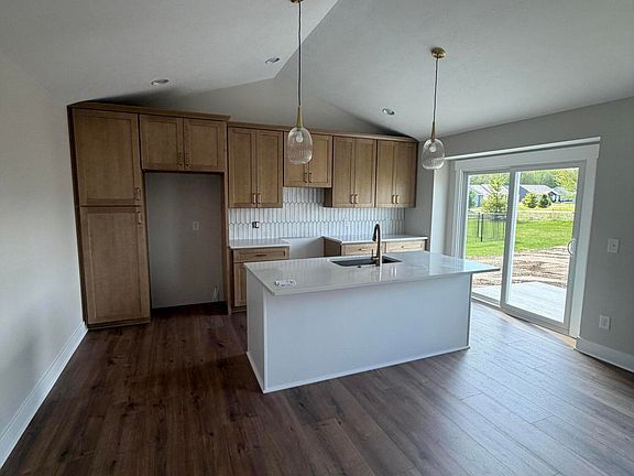 4th image of 729 Chloe Jane Ave