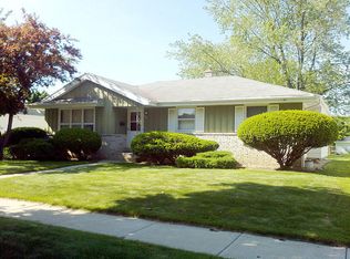 6821 W Acacia St, Milwaukee, WI 53223