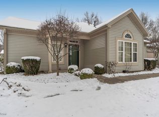 11 Hunters Woods Blvd #D, Canfield, OH 44406