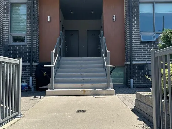 680 Atwater Ave #22, Mississauga, ON L5G 0B6