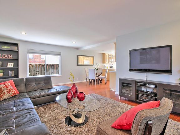 3rd image of 7044 Elmsdale Dr