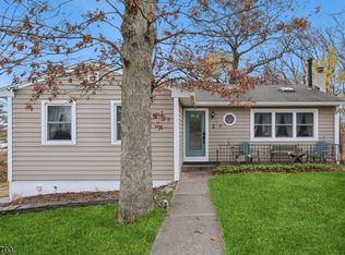 2 Teri Ln, Hopatcong, NJ 07843