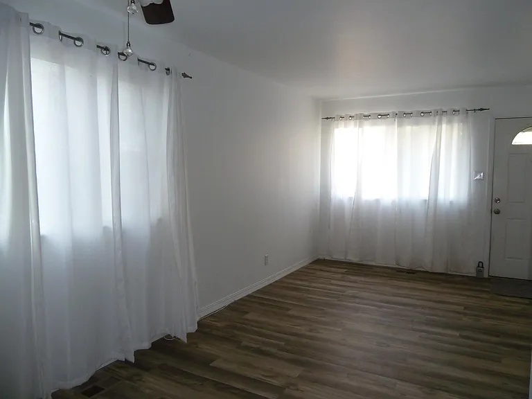 2209 Ivanhoe Dr — Photo 5