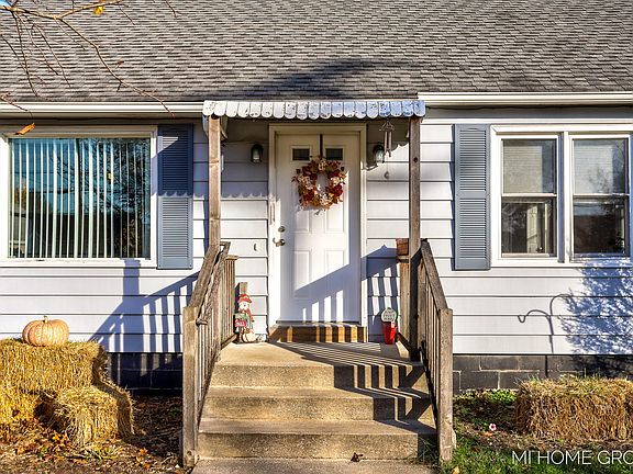 4th image of 3010 Sharon Ave SW