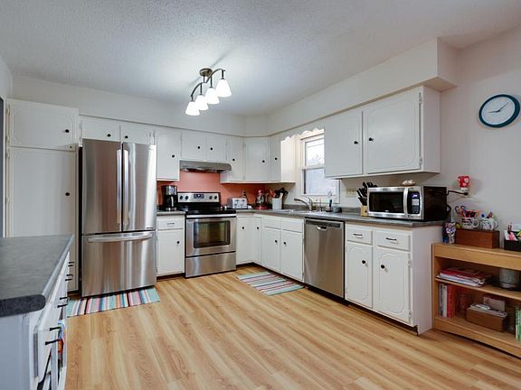 4th image of 1225 East Ave NE