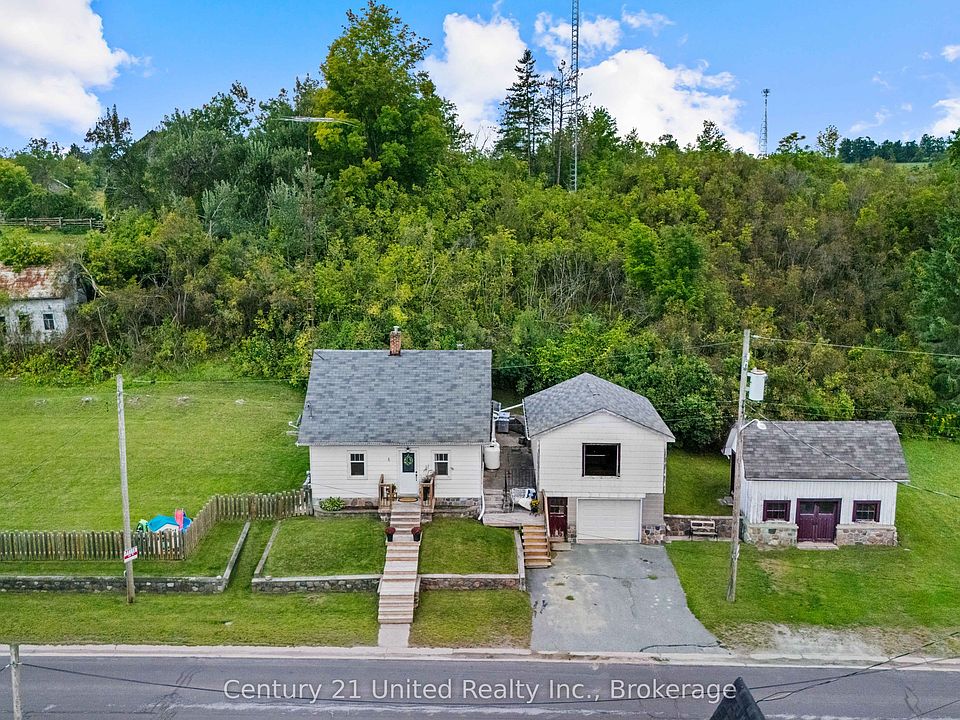 1st image of 882 Peterborough St