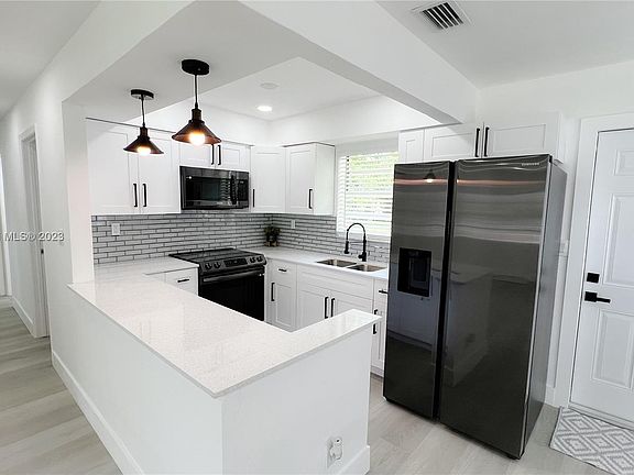 4th image of 500 NW 9th St
