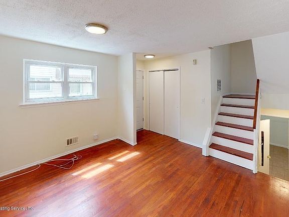 4th image of 218 Ada Dr