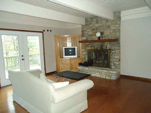 2nd image of 1100 Claire Ln