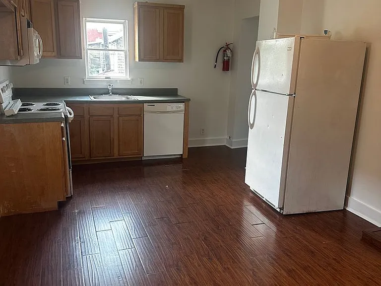 Unique 2 Bedroom 1 Bathroom Garden Apartments — Photo 2