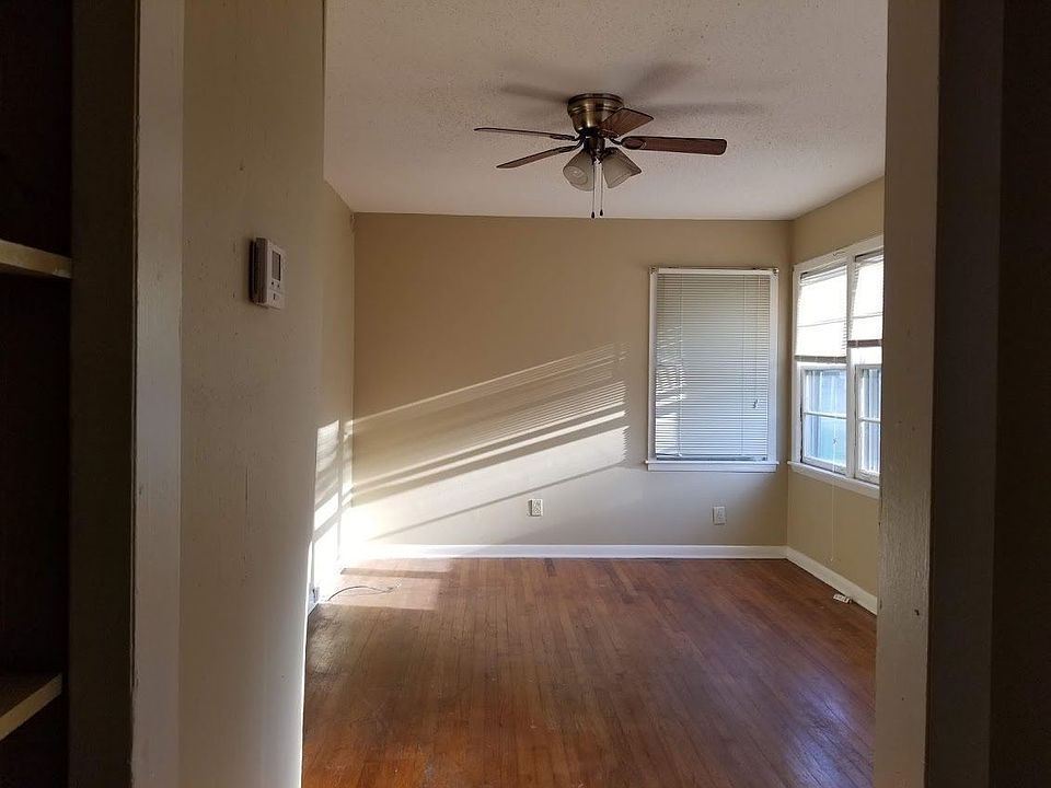 2nd image of 2714 Merle St