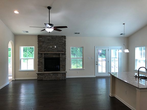 5th image of 506 Caroline Cir