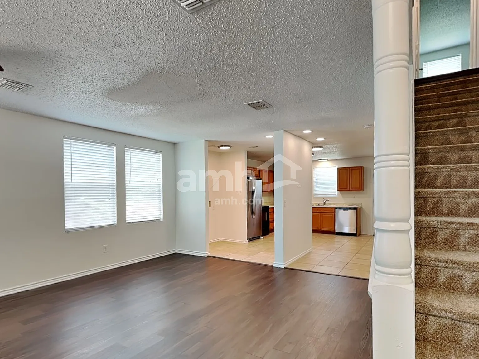 3 bed, 2.5 bath, 2320 sqft, $2,315 — Photo 4