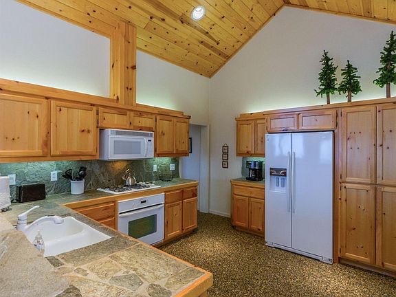 3rd image of 39673 Crest Point Ln