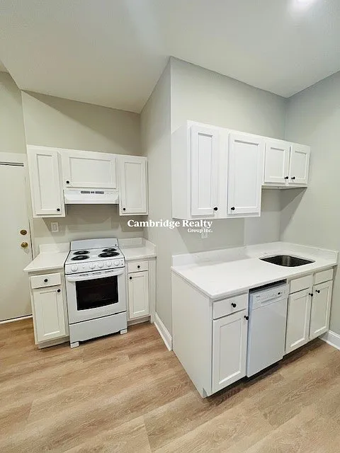 3 bed, 1.5 bath, $5,505 — Photo 1