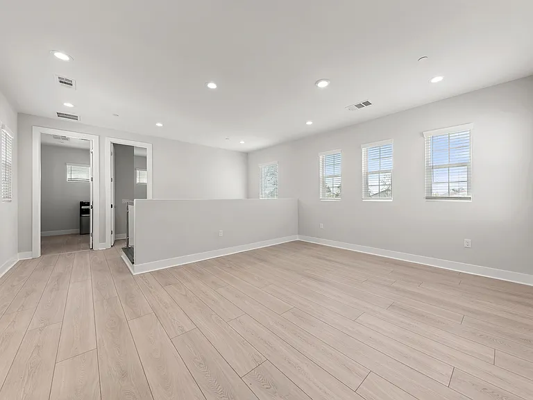 585 Patten Ave — Photo 34