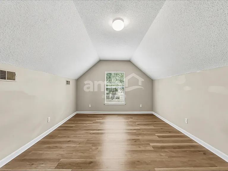 325 Mill Pond Rd — Photo 13