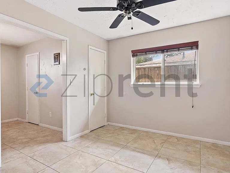 1218 W Donovan St — Photo 13