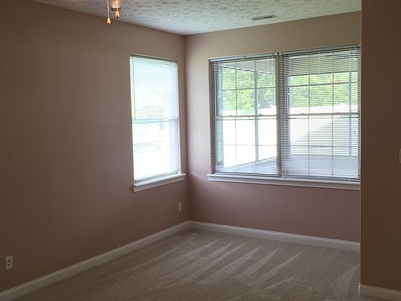 4th image of 1718 Sandstone Ct E