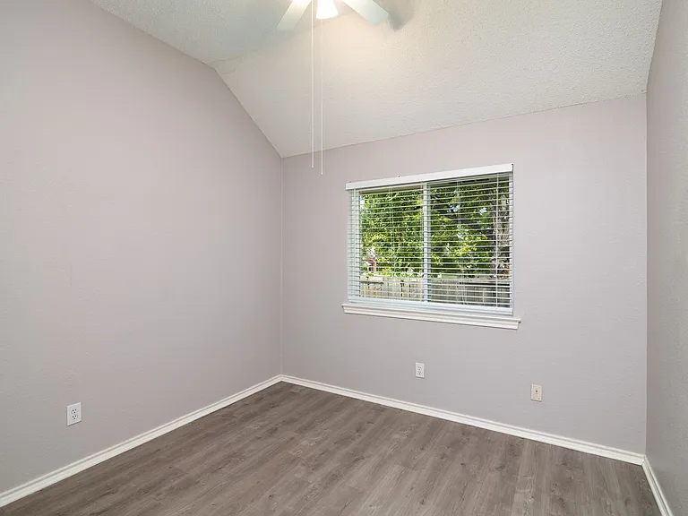 1329 Maywood Ct — Photo 16