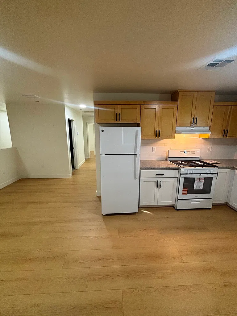 3 bed, 1089 sqft, $3,450 — Photo 3