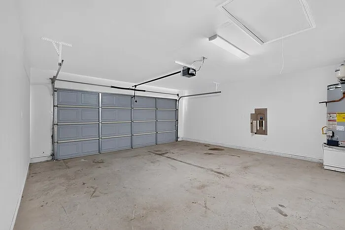 9881 Cambridge Dr — Photo 37
