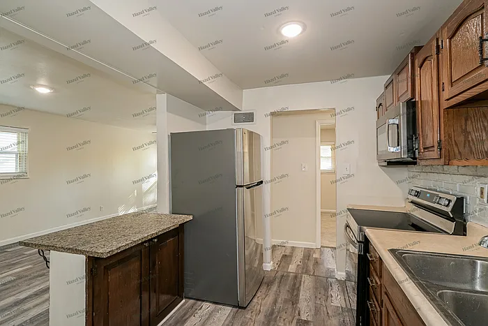 205 McAlpine Dr — Photo 6
