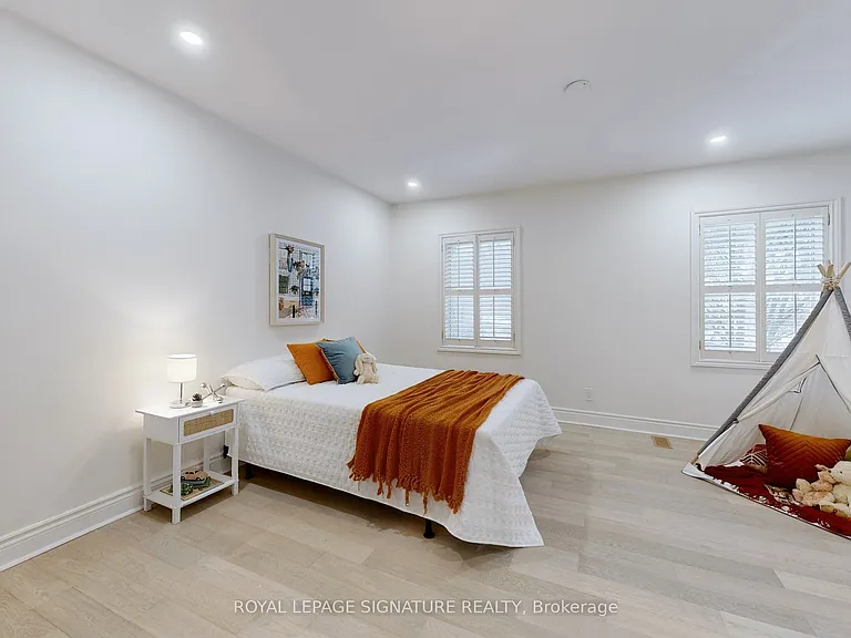 337 Glen Rd — Photo 16