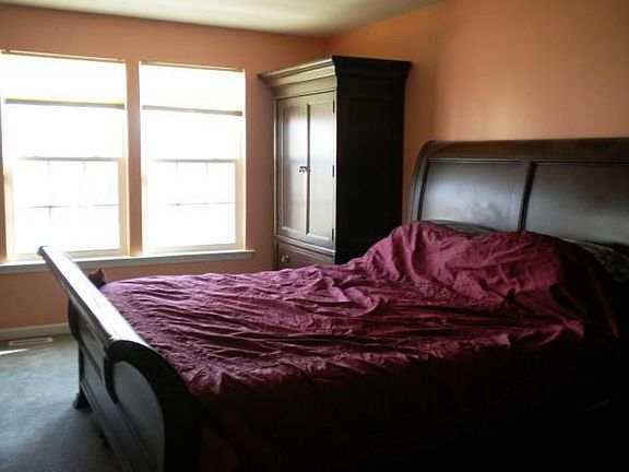 4th image of 96 Park Ln