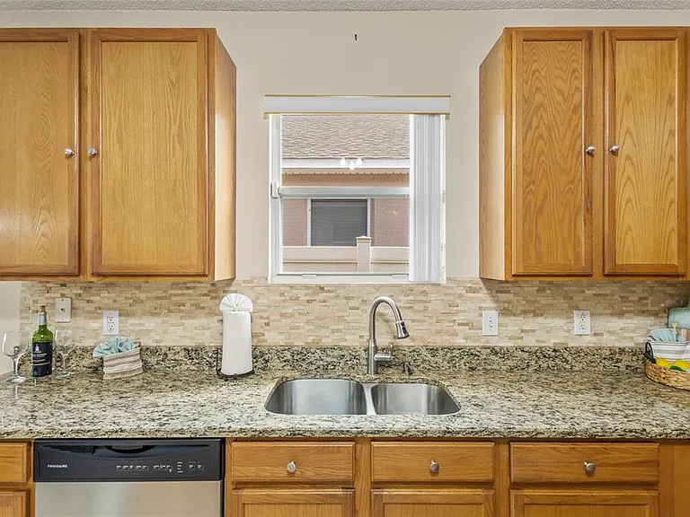 422 Graystone Blvd — Photo 11