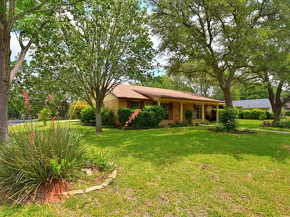 2nd image of 212 Tallwood Dr