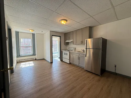 460 Main St Photo 1