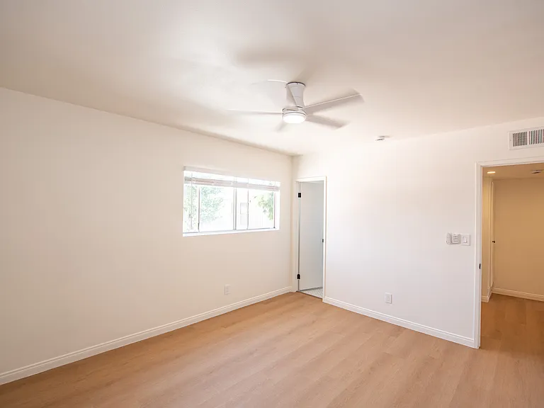 Valeria Apartments — Photo 36