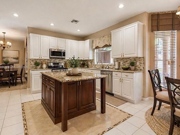 4th image of 17407 SW 36th St