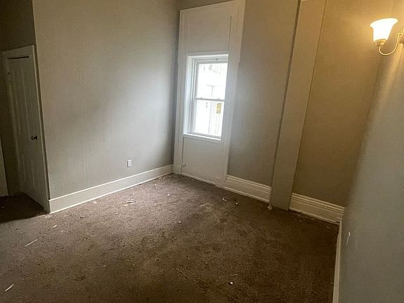 4th image of 458 W Clinton St Unit 1