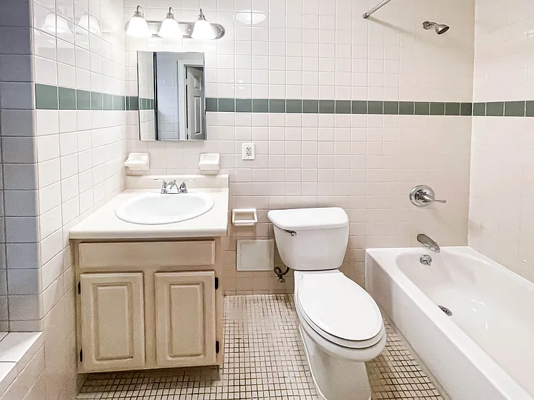 210 E 67th St #24 — Photo 5