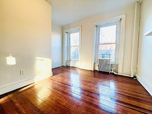 5th image of 84 Ryerson St #2
