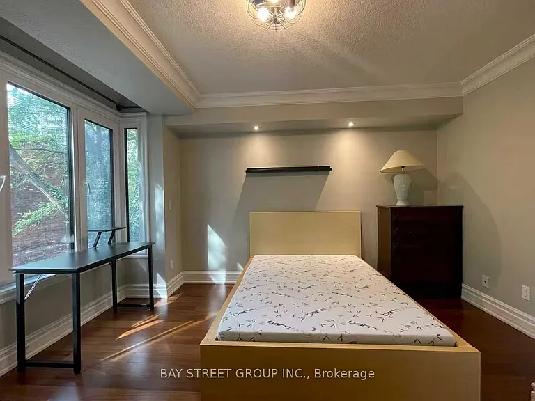 217 Mutual St #3 — Photo 6